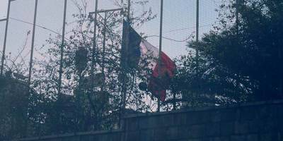 Fransa, 12 yıl aradan sonra Şam'daki Büyükelçiliğine bayrağını astı