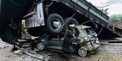 Zincirleme trafik kazasında onlarca kişi öldü