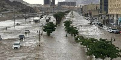 Mekke'de şiddetli yağış sel felaketine yol açtı