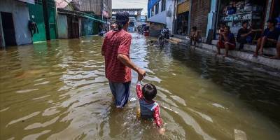 Endonezya'da sel ve toprak kayması: 16 ölü