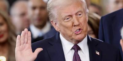 Trump'tan göçmen uçaklarını geri gönderen Kolombiya'ya yaptırım