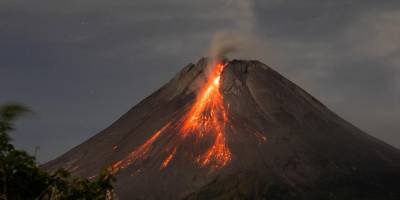 Endonezya'daki Semeru Yanardağı patladı