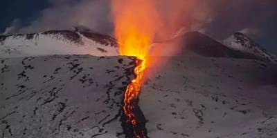 Etna'daki volkanik patlama riskinin arttığı bildirildi
