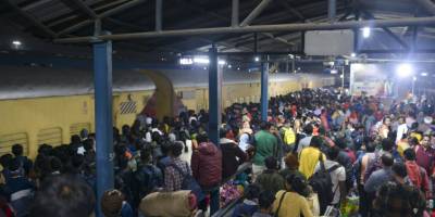 Tren istasyonunda izdiham: 18 ölü