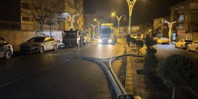 Hakkari’de şiddetli fırtına: Evlerin çatıları uçtu, okullar tatil edildi