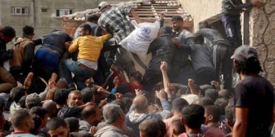 Katil İsrail Gazze’de UNRWA’ya Ait Un Dağıtım Noktasını Vurdu