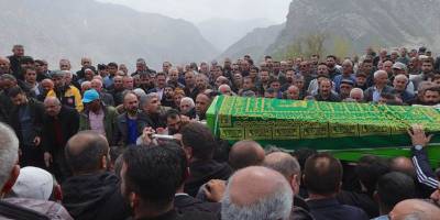 Feci kazada hayatını kaybedenlerden 5'inin cenazesi Hakkari'de defnedildi