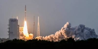 Amazon internet hizmeti sunmak için ilk uyduyu fırlattı