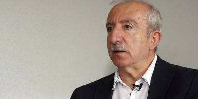 "Hükmettikleri bir tarih avuçlarının içinden kayıp gidiyor"