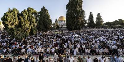 On binlerce Müslüman bayram namazını Mescid-i Aksa'da kıldı
