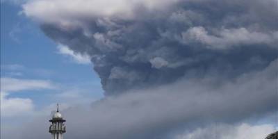 Endonezya'da yanardağ patlaması