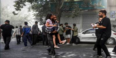 Tahran bir kez daha bombalanırken