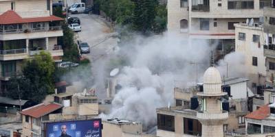 Soykırımcı İsrail Filistinlilere ait bir evi patlayıcılarla havaya uçurdu