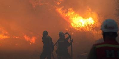 İzmir Çeşme’de çıkan orman yangını devam ediyor