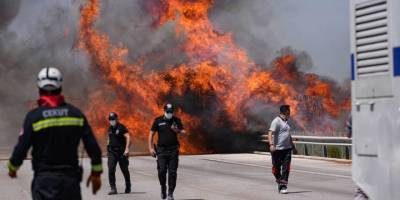 Ölü sayısı 2'ye yükseldi, yangın Urla'ya da sıçradı