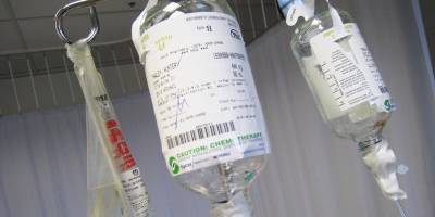 Kemoterapiye bağlı saç dökülmesini önleyebilecek 'çığır açan' tedavi yöntemi geliştirildi