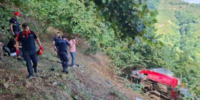 Tarım işçilerini taşıyan kamyonet devrildi: Ölü ve yaralılar var