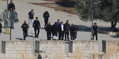 İşgalci İsrail'in Bakanı Ben-Gvir, Mescid-i Aksa'ya baskın düzenledi