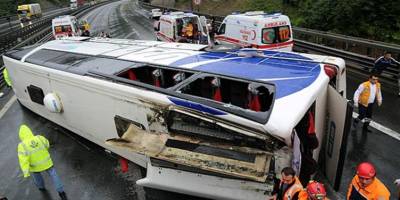 İstanbul’da yolcu otobüsü devrildi: 3 ölü, 20 yaralı