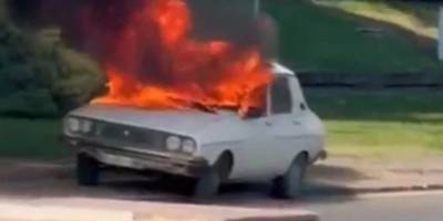 Komisyon toplantısı öncesi Meclis önünde 'beyaz Toros' yakıldı