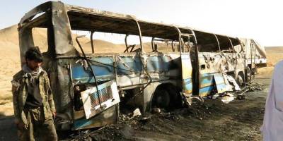 Göçmenleri taşıyan otobüs kaza yapıp alev aldı: 71 ölü