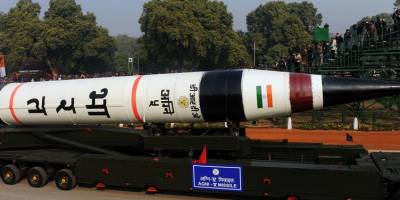 Hindistan, nükleer başlık taşıyabilme kapasiteli yeni balistik füzesini 'başarıyla' test ettiğini duyurdu