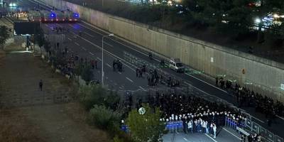 CHP İstanbul İl Binası önünde tansiyon yükseldi: Yeni bariyerler getirildi