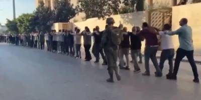 İşgalci İsrail, Batı Şeria'da yüzlerce Filistinliyi alıkoydu