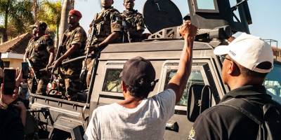 Madagaskar'da gösteriler ardından ordu yönetime el koydu