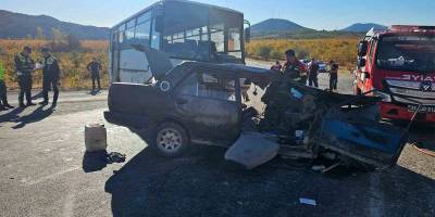Mersin’de midibüs ile otomobil çarpıştı: 3 ölü, 12 yaralı