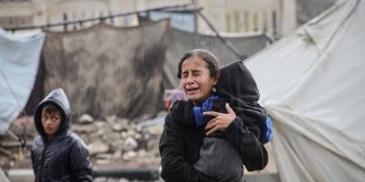 Gazze'de yoğun yağış nedeniyle katil İsrail saldırılarında evleri yıkılanların kaldığı çadırları su bastı