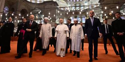 Papa 14. Leo, Sultanahmet Camii'ni ziyaret etti