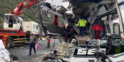 Osmaniye'de feci kaza! Yolcu otobüsü tıra çarptı: Çok sayıda ölü ve yaralı var