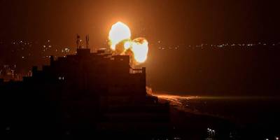 Katil İsrail ordusu, ateşkese rağmen Gazze Şeridi'nin birçok bölgesini vuruyor