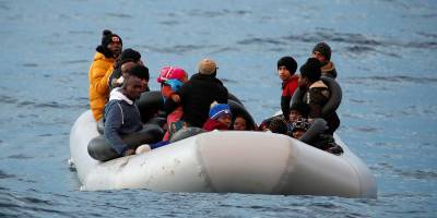 Yunanistan sığınmacıları AB dışına göndermek için sınır dışı merkezleri kuracak