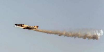 İran'da askeri eğitim uçağı düştü: Pilot hayatını kaybetti