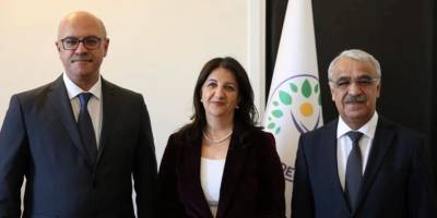 DEM Parti İmralı Heyeti, Öcalan ile görüşmek üzere yola çıktı