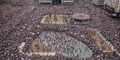 ABD'de 'Krallara Hayır' protestoları Savaşa Hayır protestolarına döndü