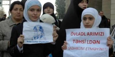 Azerbaycan’ın başörtüsü yasağına tepkiler büyüyor