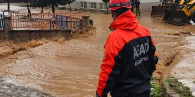 AFAD: Şiddetli hava koşullarında 2 kişi hayatını kaybetti, 33 kişi yaralandı