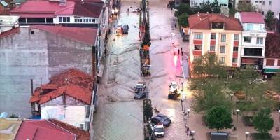 Havza’yı sel suyu bastı, eğitime ara verildi