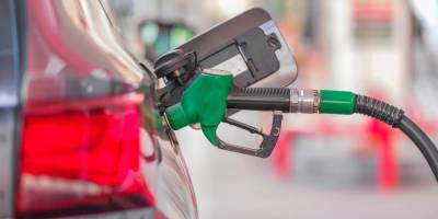 Petrol fiyatları düşüyor, pompaya neden yansımıyor? Bakan Bayraktar nedenini açıkladı