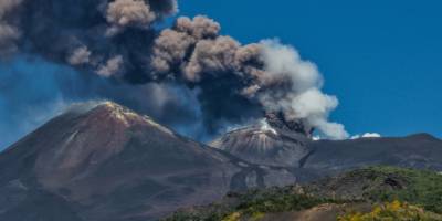 Etna Yanardağı'nda patlama