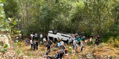 Sivas'ta yolcu minibüsü devrildi: 4 ölü, 10 yaralı