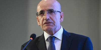 Bakan Şimşek istifa ettiği iddialarını yalandı