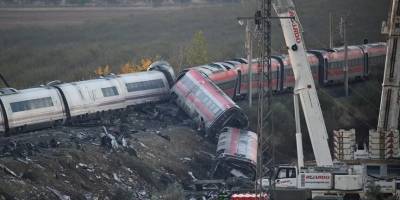 İspanya'daki iki hızlı trenin çarpıştığı kazada 68 kişi hayatını kaybetti