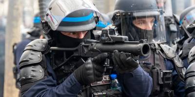 Fransa'da protestolar büyüyor: 70 bin polis teyakkuza geçti