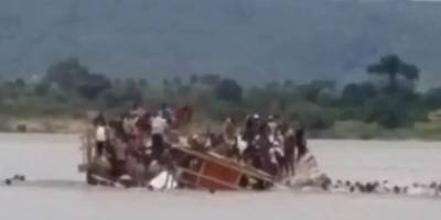 Yolcu teknesi battı: En az 58 kişi öldü