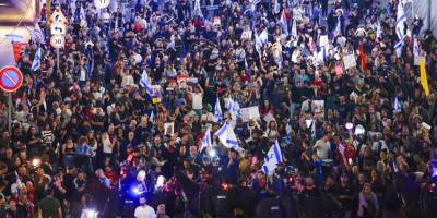 Tel Aviv'de binlerce kişi ateşkes için sokaklara döküldü