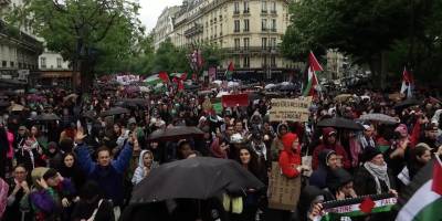 Paris'te on binlerce kişi Gazze'ye destek için yürüdü